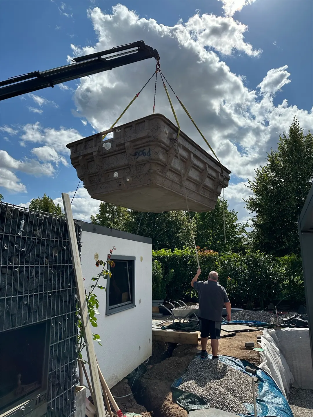 Bilder Videos Gfk Pool In Die Grube Einsetzen